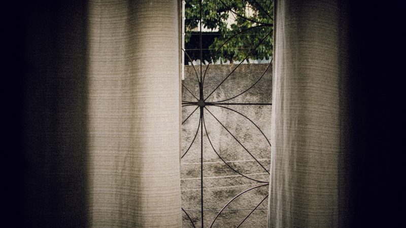 Indret med gardiner